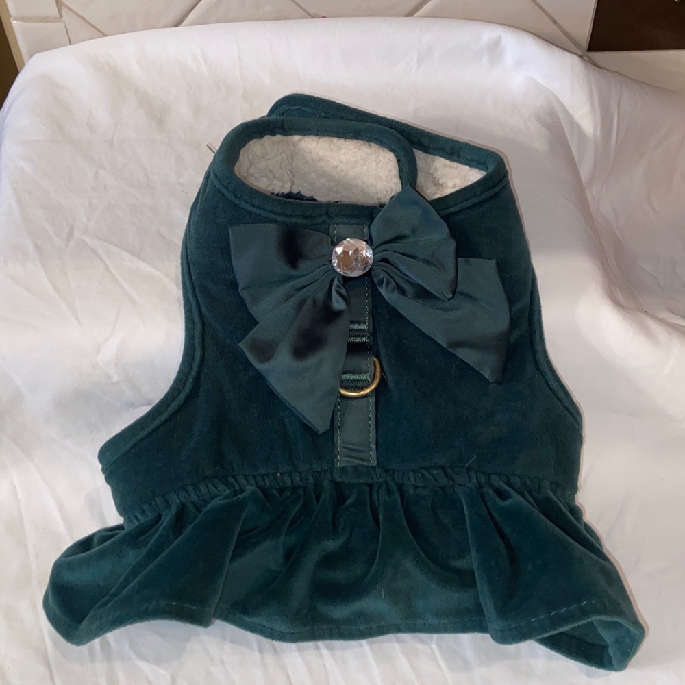 Like new merry & bright green velvet Dog comfort vest dress harness
